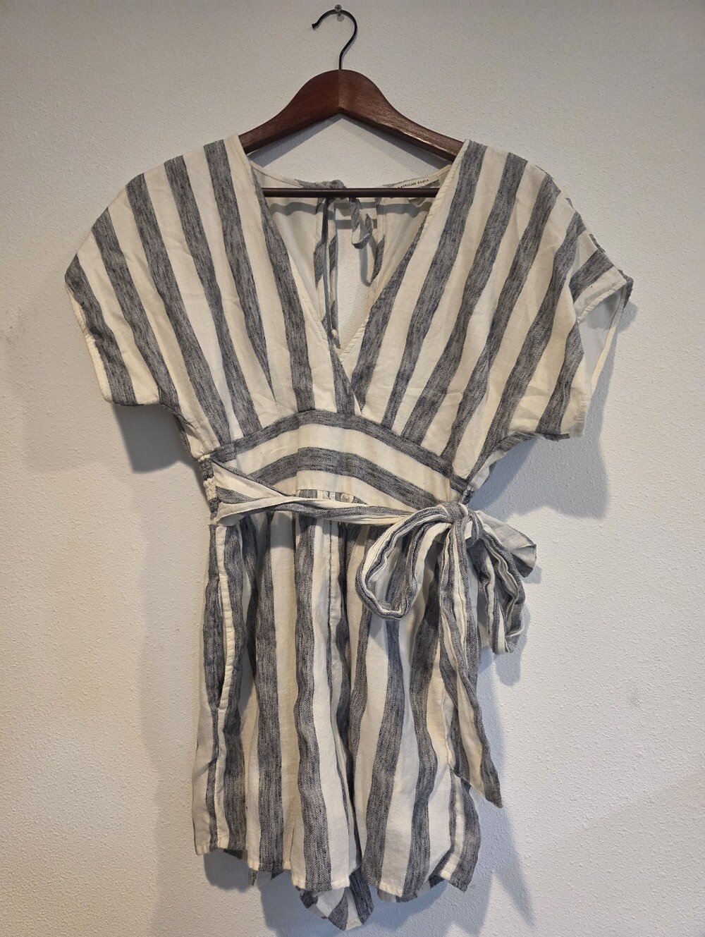 American Eagle V Neck Jumper Sz XS Extra Small Striped Romper White Blue